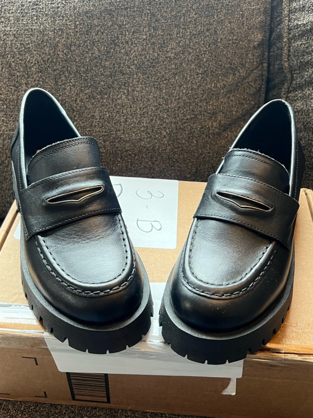 Steve Madden Women’s Lawrence Black Leather Chunky Lug Sole Loafers - 9- NIB